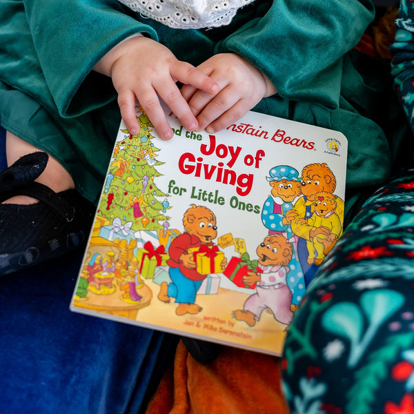 The Berenstain Bears And The Joy Of Giving For Little Ones - Board Book