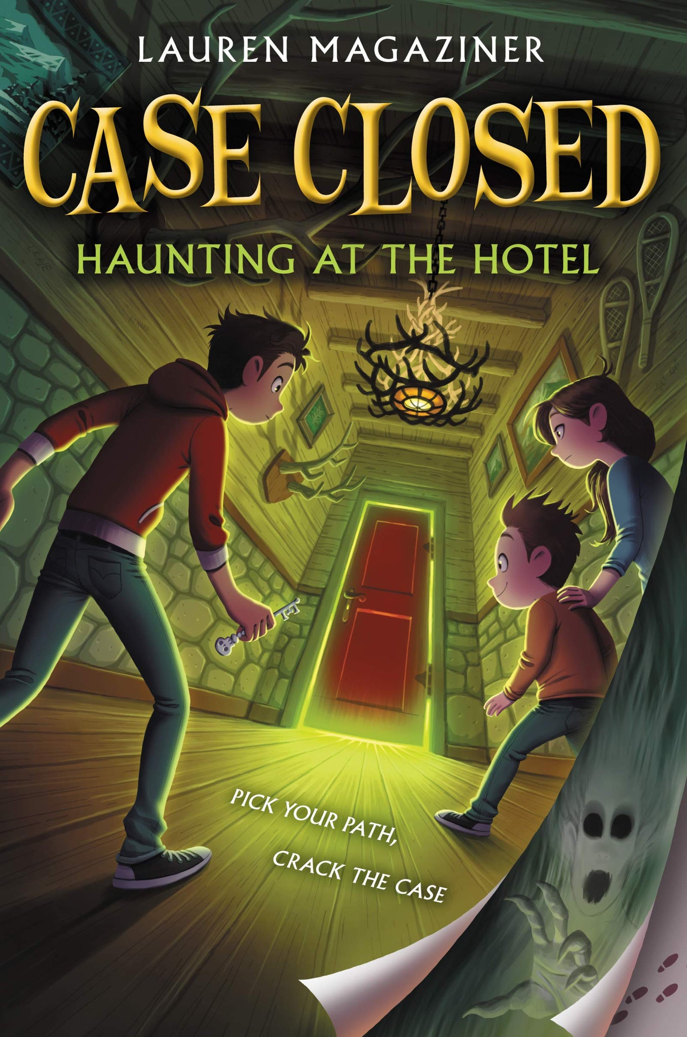 Case Closed #3: Haunting at the Hotel - Paperback