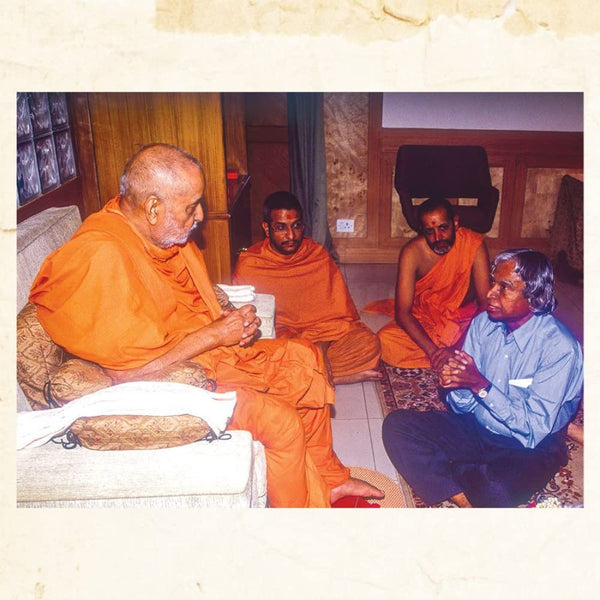 In Love, At Ease : Everyday Spirituality with Pramukh Swami - Hardback