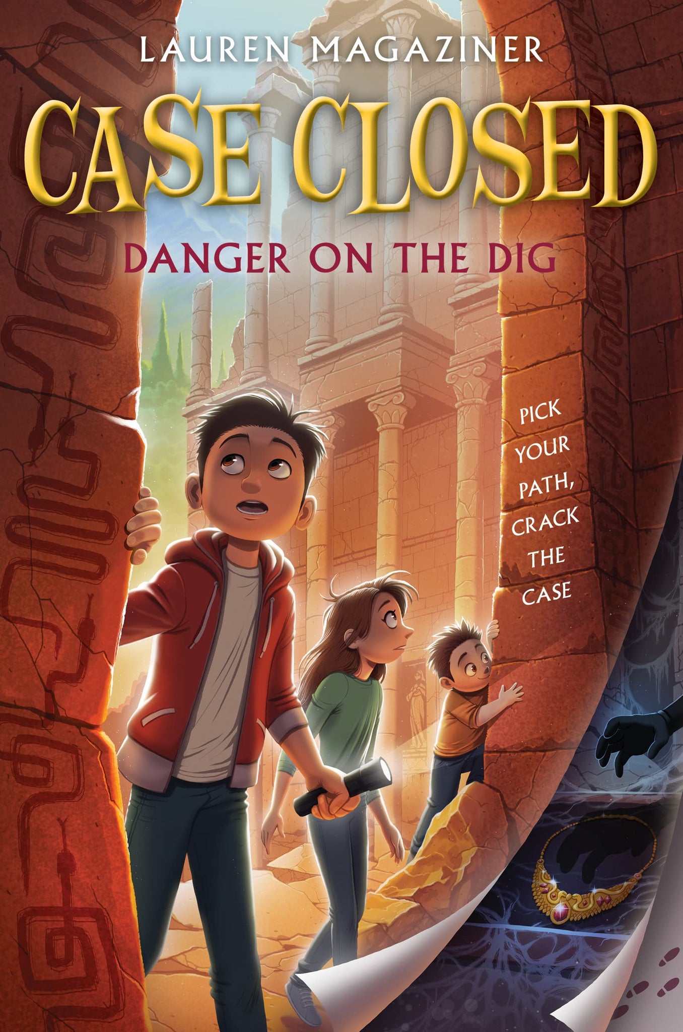 Case Closed #4 : Danger on the Dig - Paperback