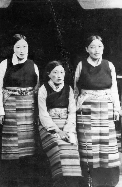 Childhood in Tibet, A: A Biography - Hardback